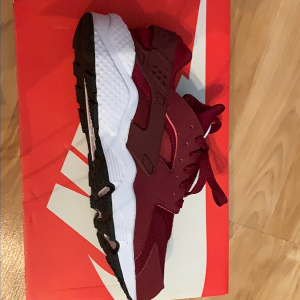 Very Gently used Nike air huarache